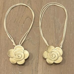 Magnetic Flower Curtain Tiebacks (Beige)